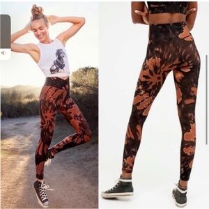 BLACK AND BROWN TIE DYE OFFLINE AERIE 7/8 LEGGINGS